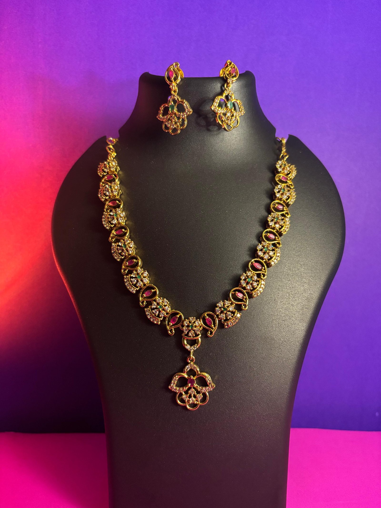 Elegant Kundan Necklace and Earrings Set