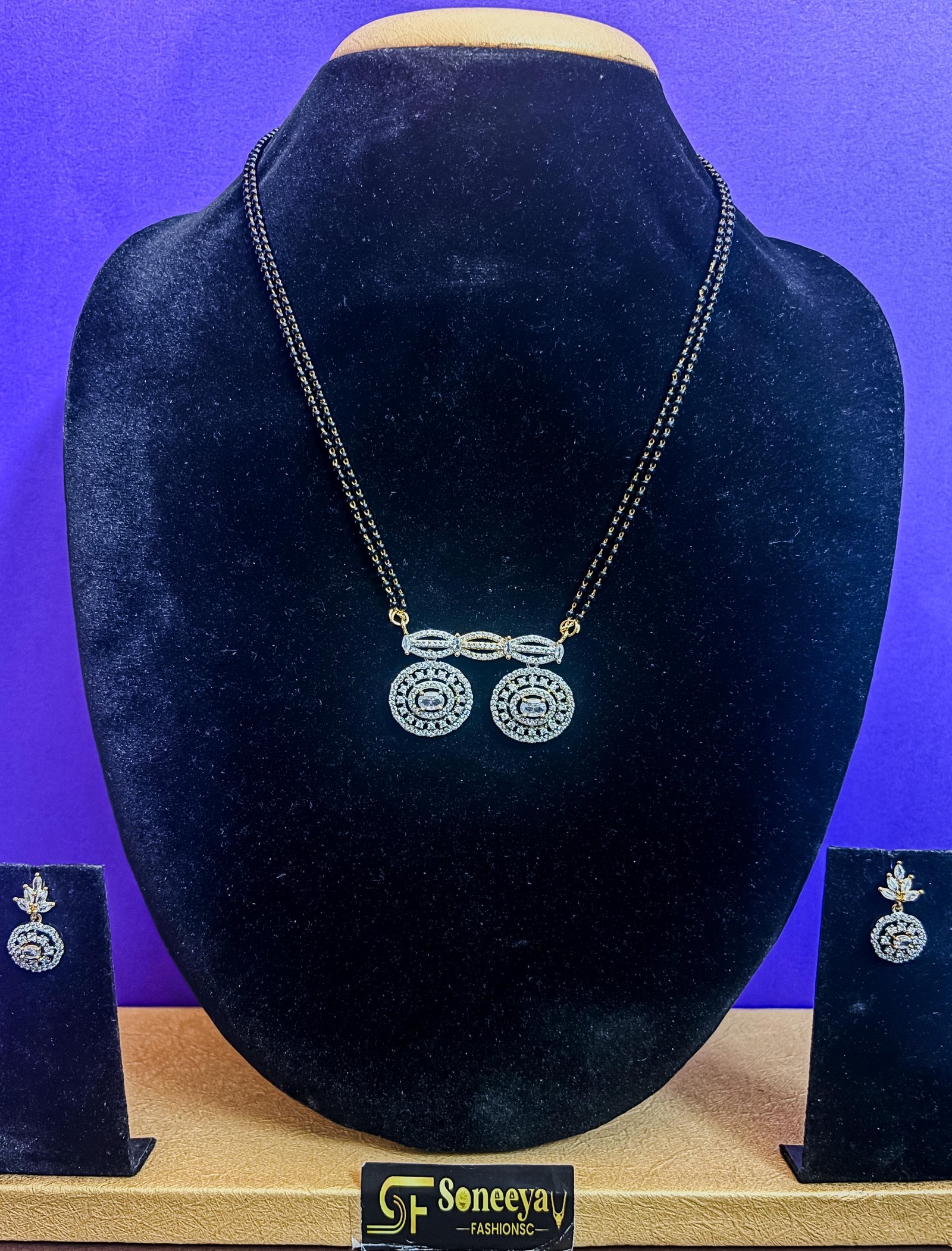 Elegant Kundan Necklace Set